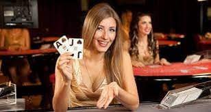Kartu fitur olahraga dan hiburan online